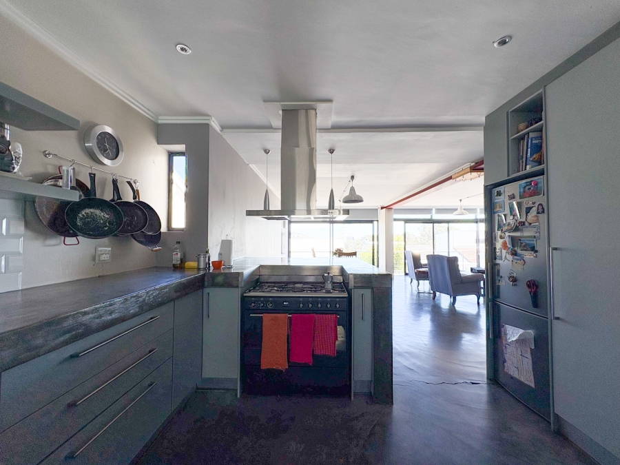 3 Bedroom Property for Sale in Vredehoek Western Cape